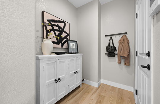 12-web-or-mls-61 S High St - 012