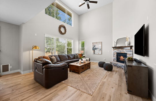27-web-or-mls-61 S High St - 027