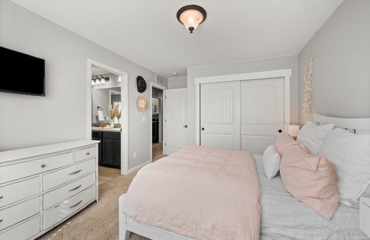 40-web-or-mls-61 S High St - 040