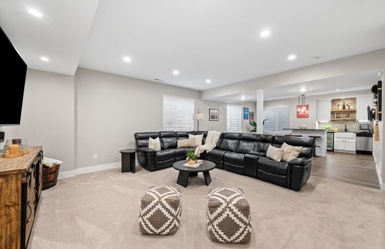 50-web-or-mls-61 S High St - 050