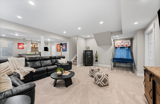 51-web-or-mls-61 S High St - 051