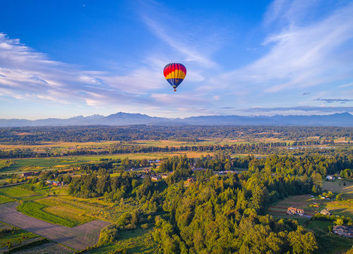 Hot-air-balloon-over-the-Snohomish-Valley