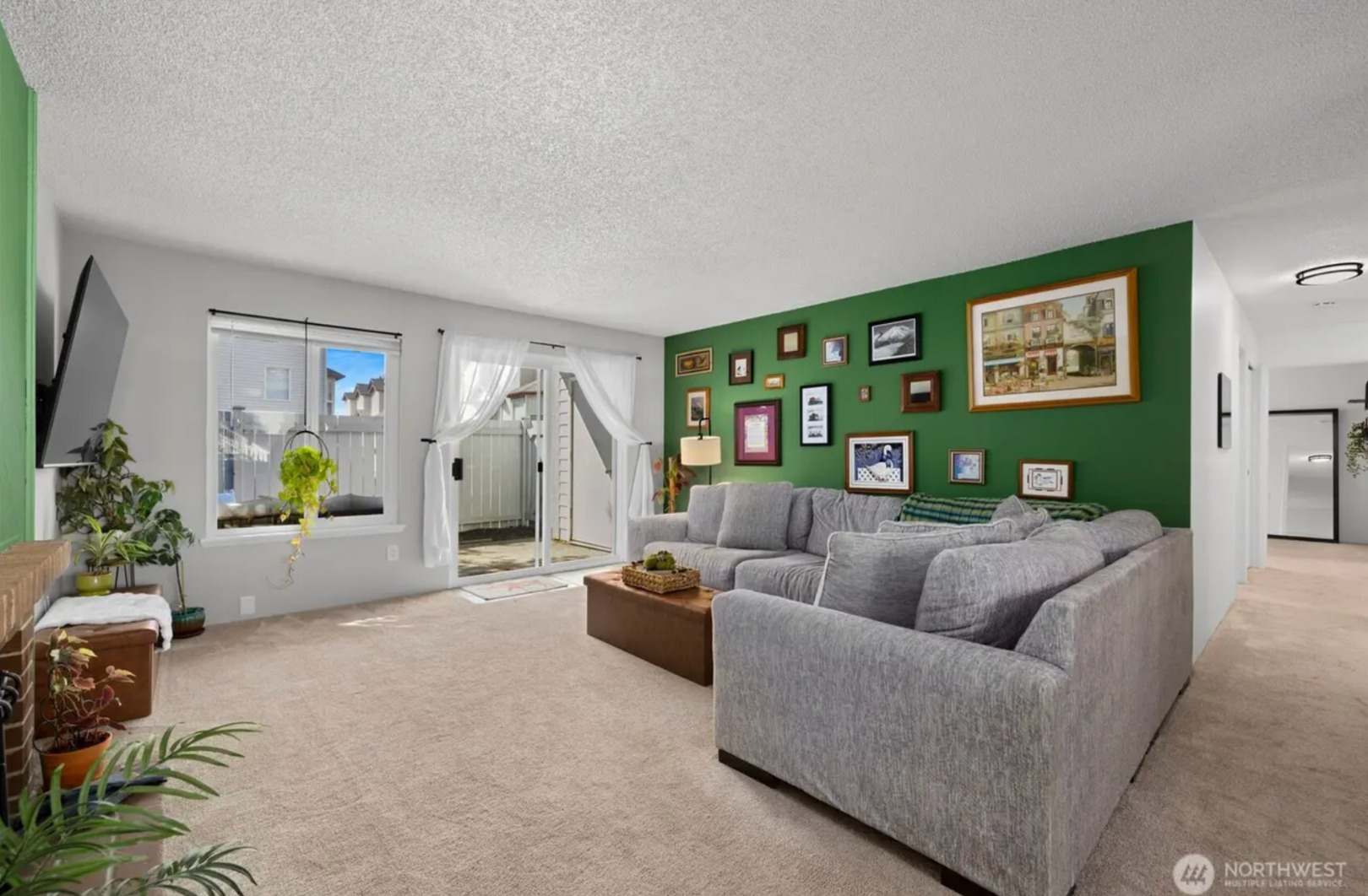 28 8823 Holly Drive #C102, Everett 98208}