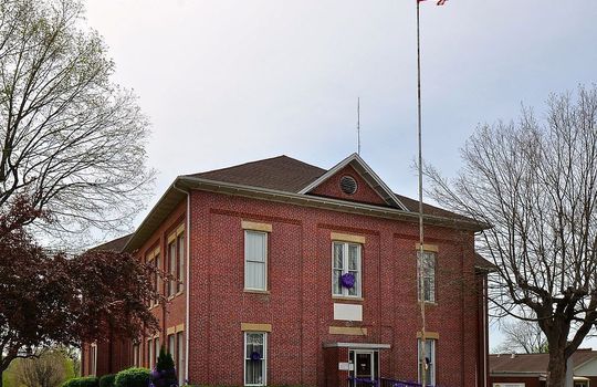 1092px-Bollinger_County_Courthouse-rectilinear