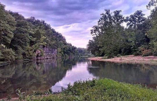 1200px-Meramec_River_12Aug2012_55