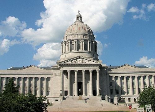 1200px-MissouriCapitol