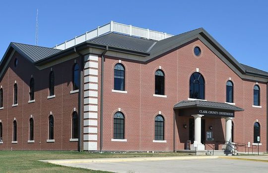 1200px-Clark_County_MO_courthouse_20151003-014