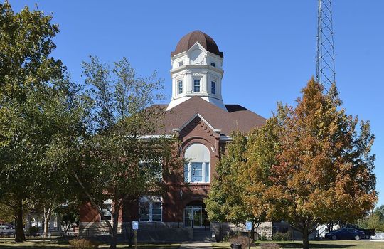1200px-Shelby_County_MO_courthouse-20151003-007