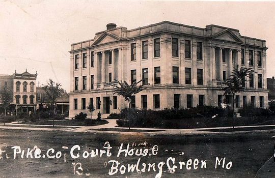 Pike County Bowling Green MO Court House