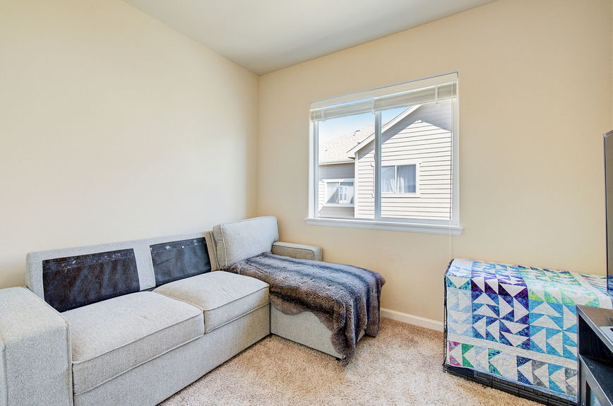 20-web-or-mls-Florence St Building 6 6A-018