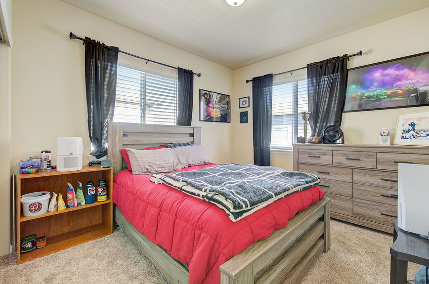 22-web-or-mls-Florence St Building 6 6A-020