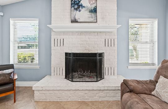 6_4137 FM1568 Campbell TX-9-HDR