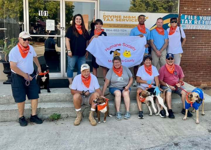 Residents volunteering at a local nonprofit near Savannah Lakes Village.