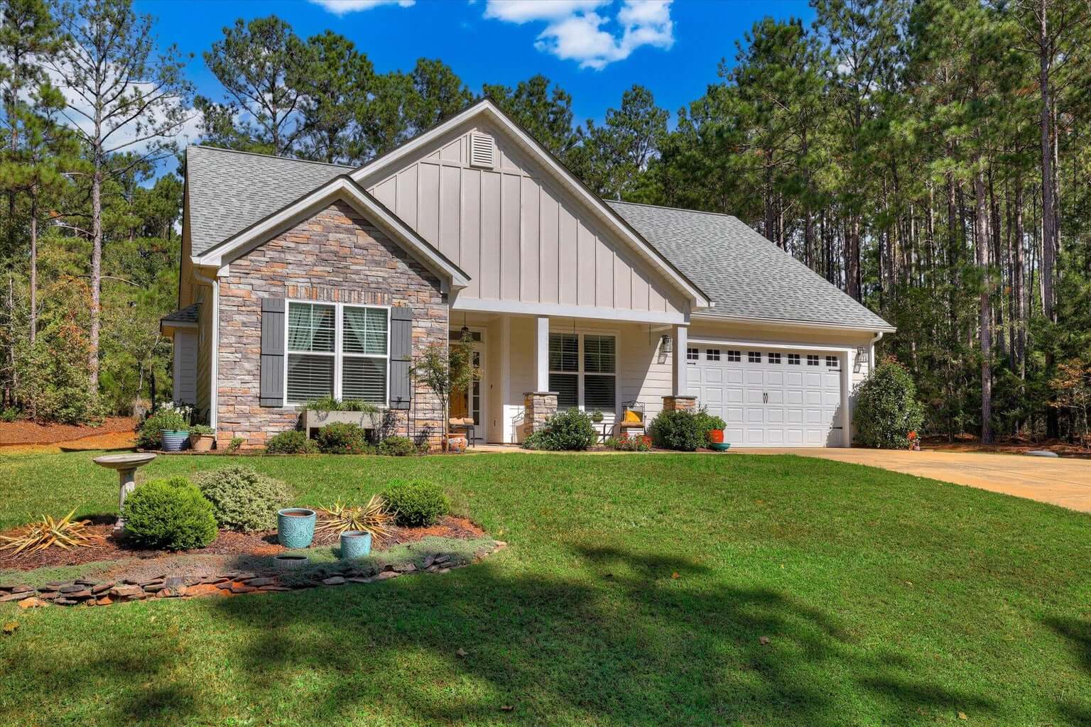 Lakefront homes and coves in the Southwind neighborhood at Savannah Lakes Village