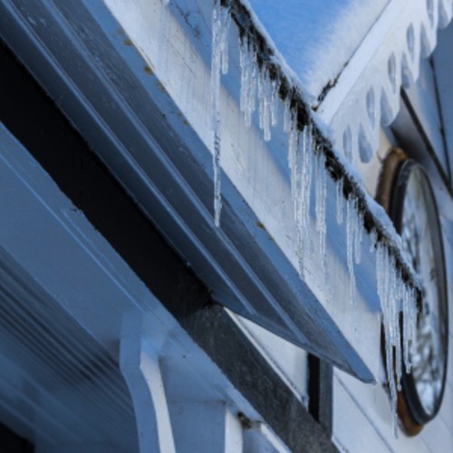 How to Deal with Ice Dams and Other Winter Roof Issues