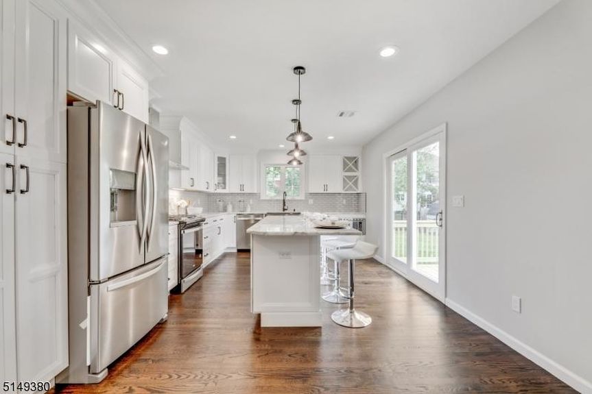 211 HAZEL AVE 10