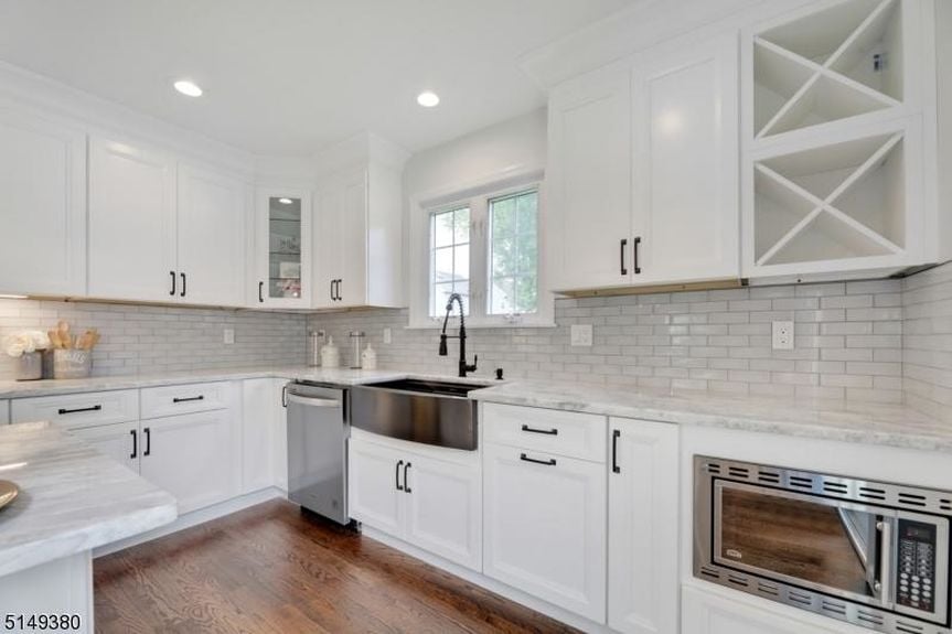 211 HAZEL AVE 12