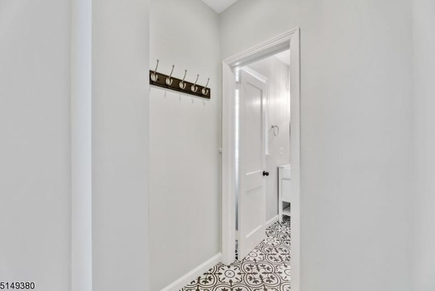 211 HAZEL AVE 15
