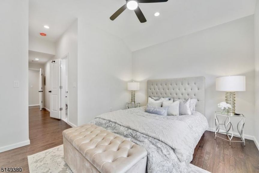 211 HAZEL AVE 18