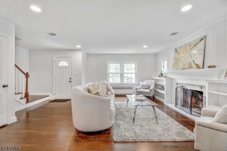 211 HAZEL AVE 2