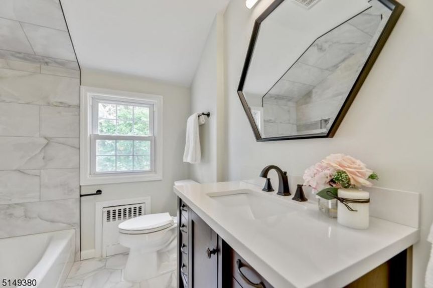 211 HAZEL AVE 22