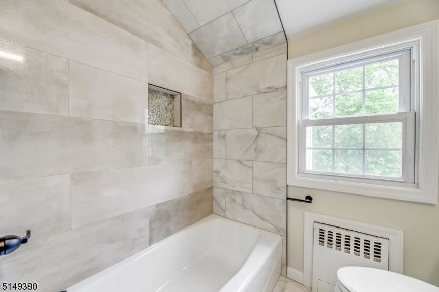211 HAZEL AVE 23