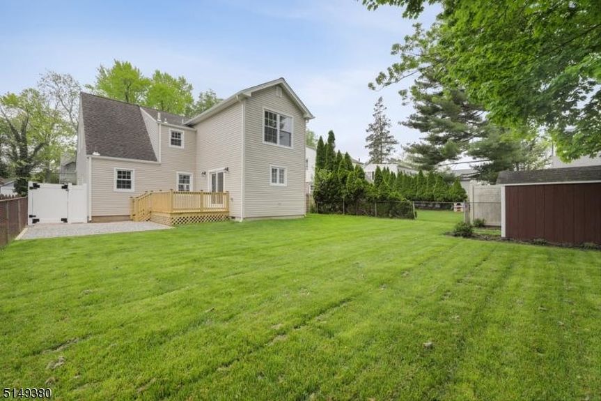 211 HAZEL AVE 29