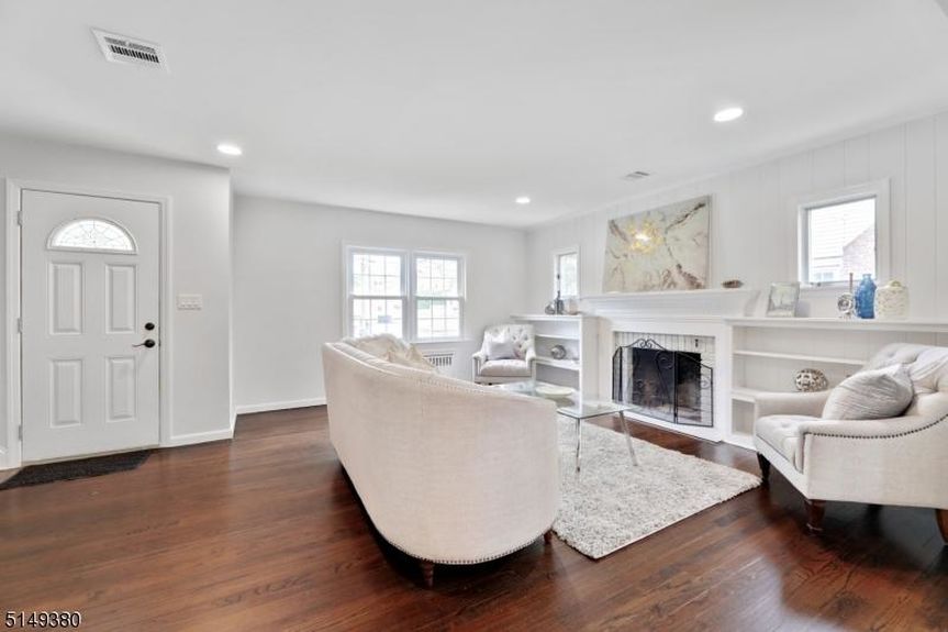 211 HAZEL AVE 3