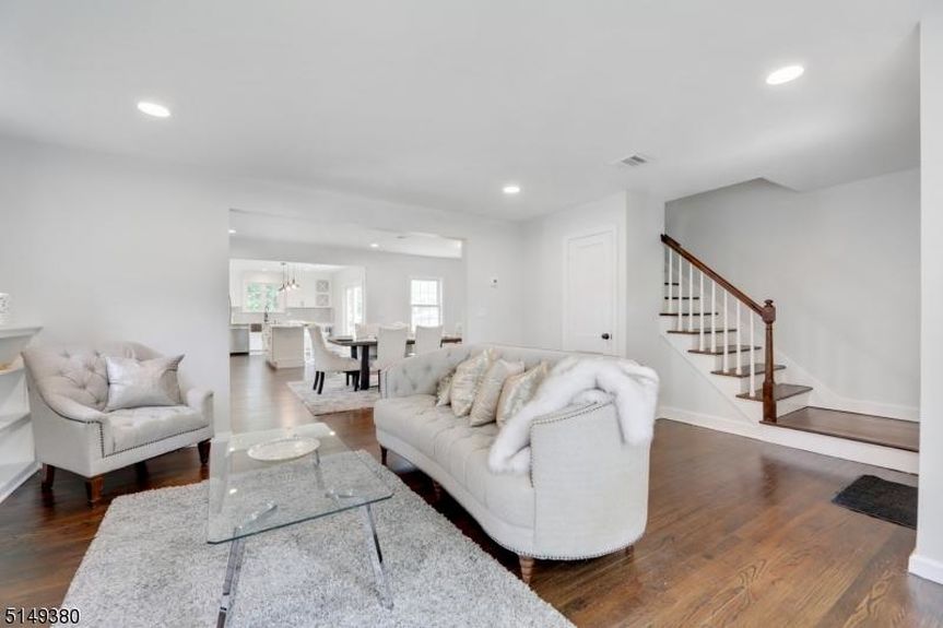 211 HAZEL AVE 4