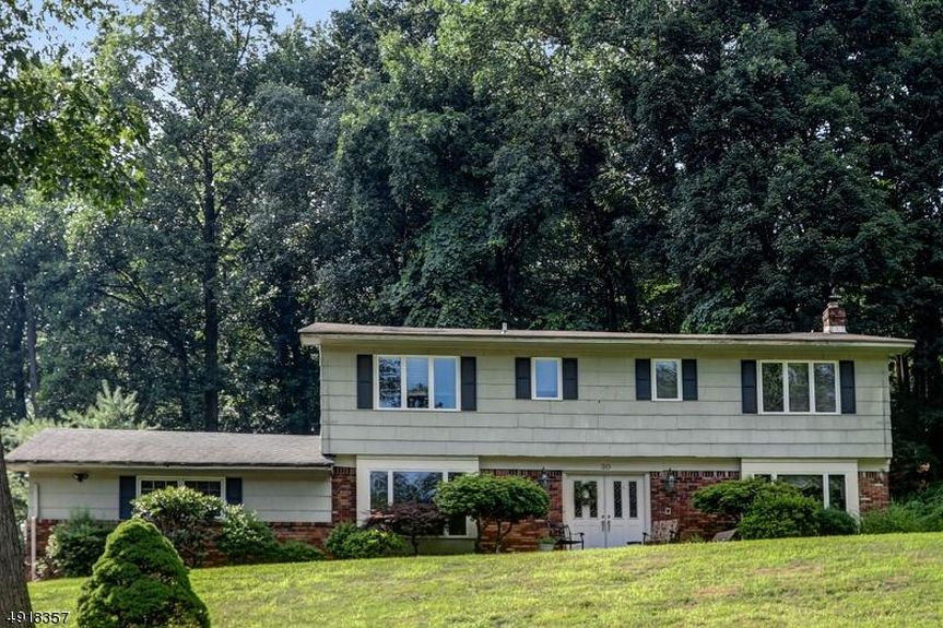 30 SOUTHWOOD DR photo