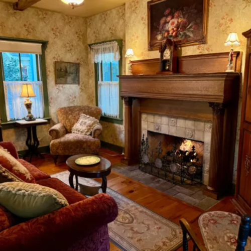 Escape to This Charming Cottage Rental in a New Jersey Borough