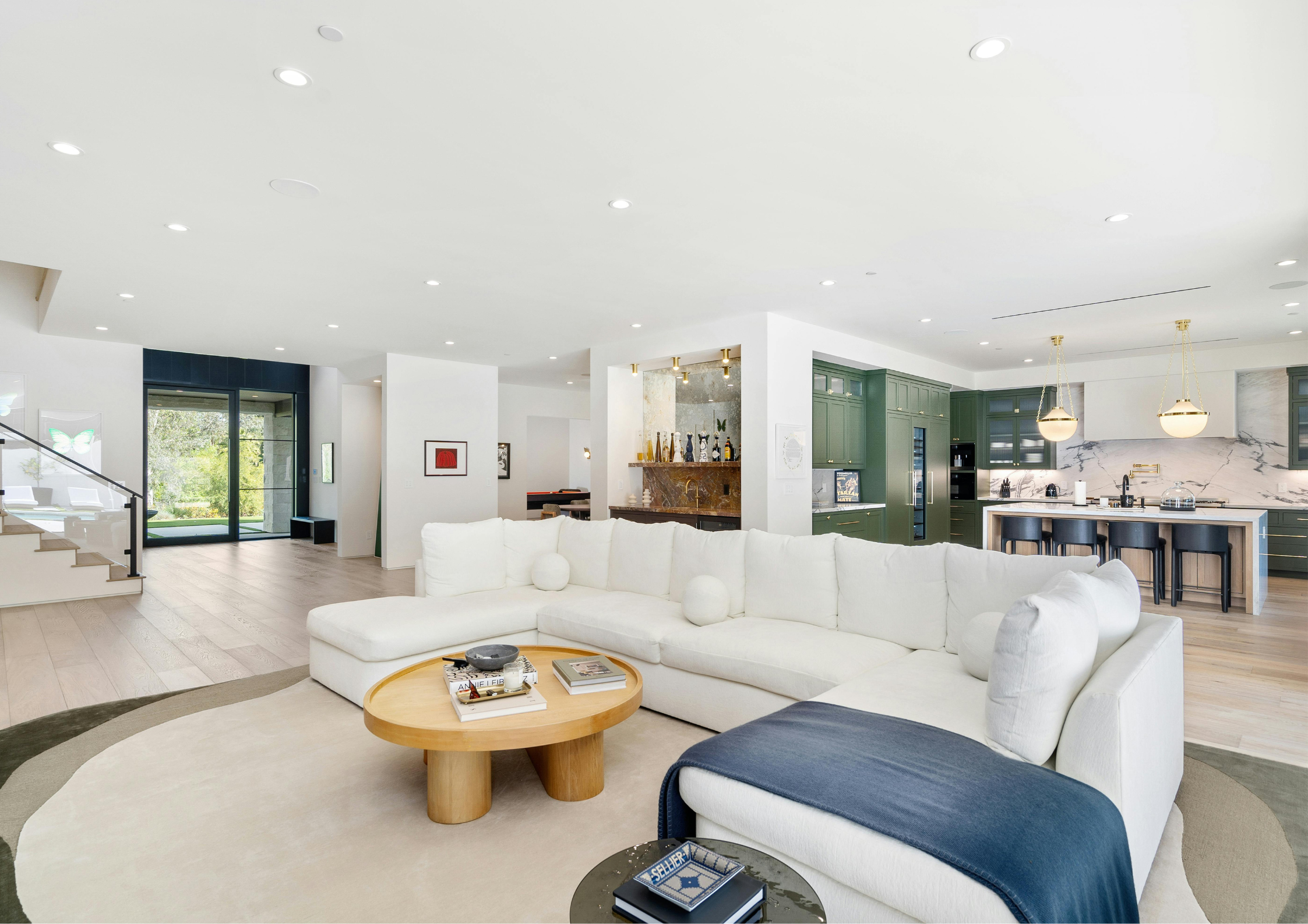 Black Closed Sign Landscape Poster (1)