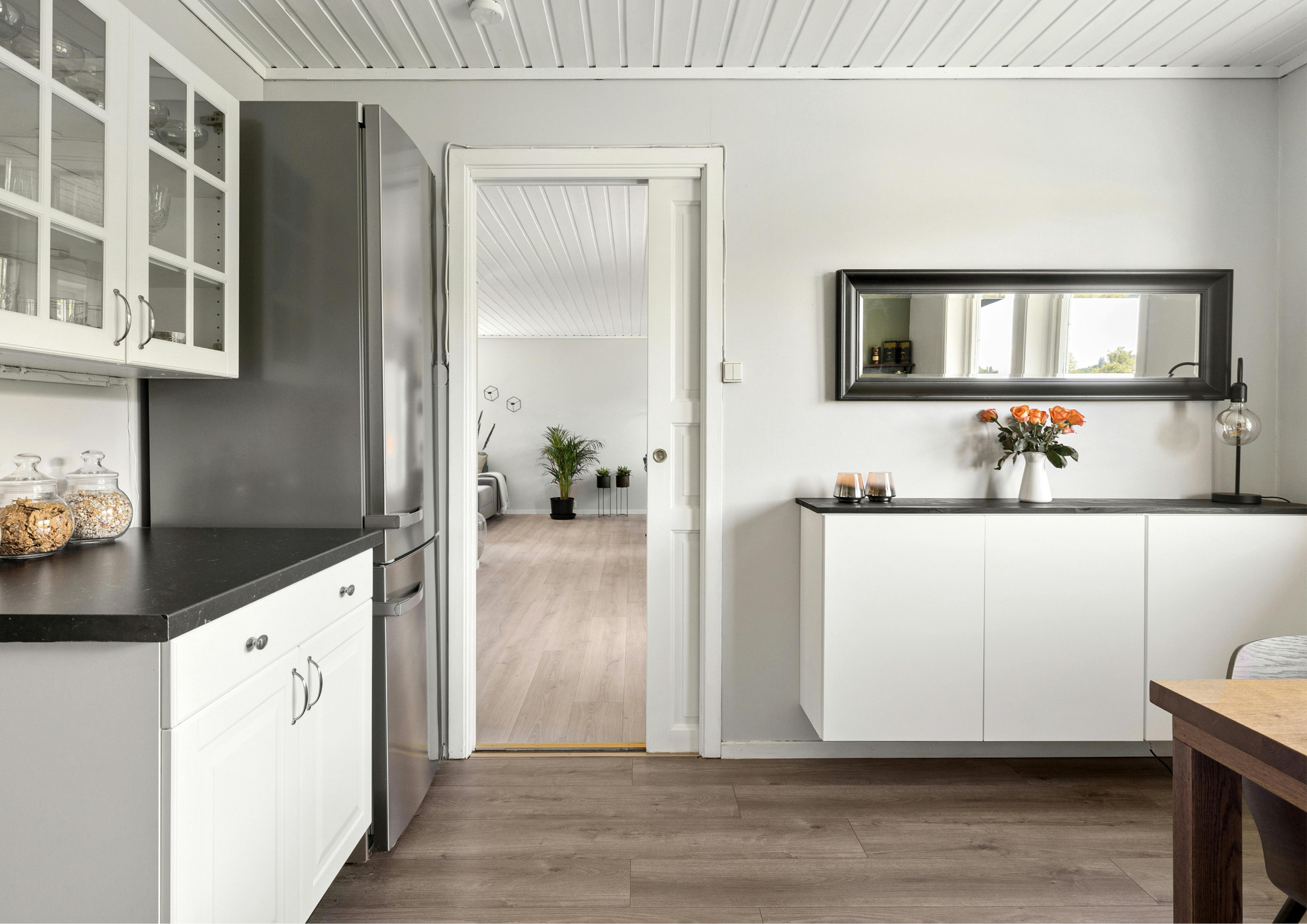 Black Closed Sign Landscape Poster (13)