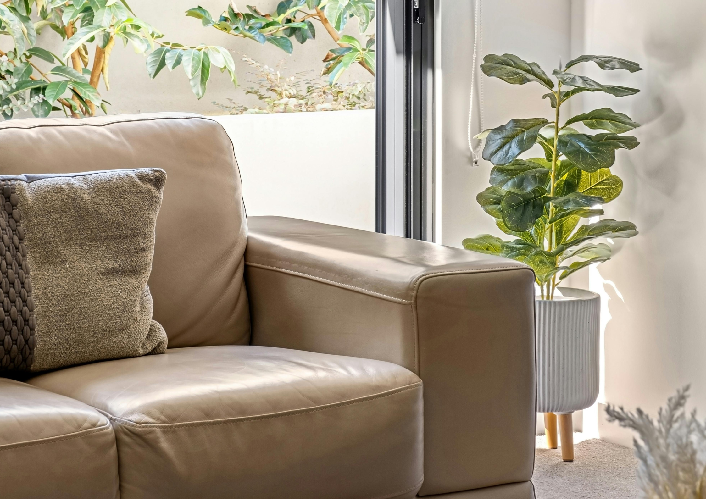 Black Closed Sign Landscape Poster (14)