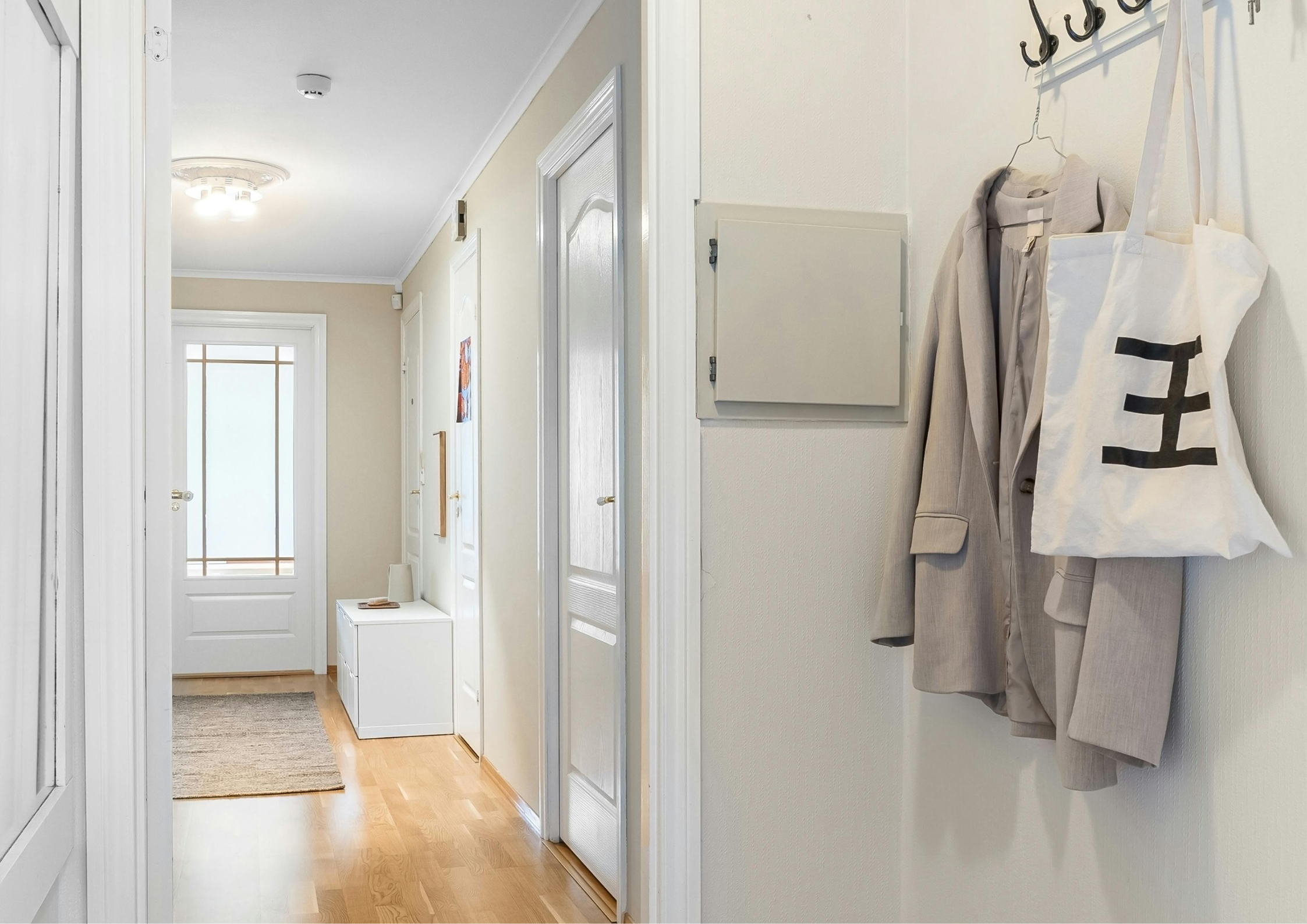 Black Closed Sign Landscape Poster (19)