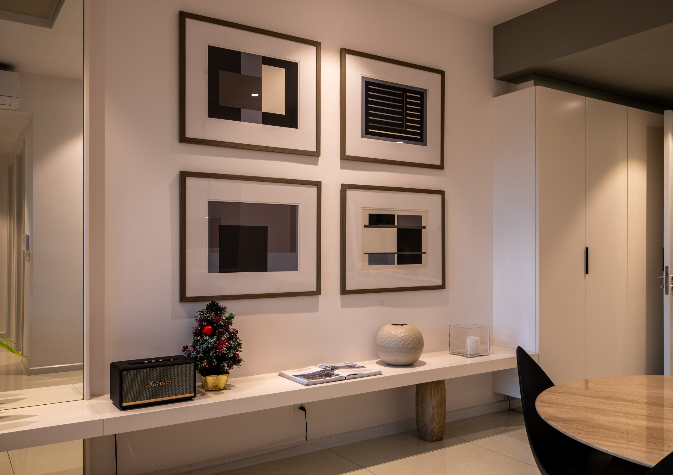 Black Closed Sign Landscape Poster - 2025-12-09T074311.388