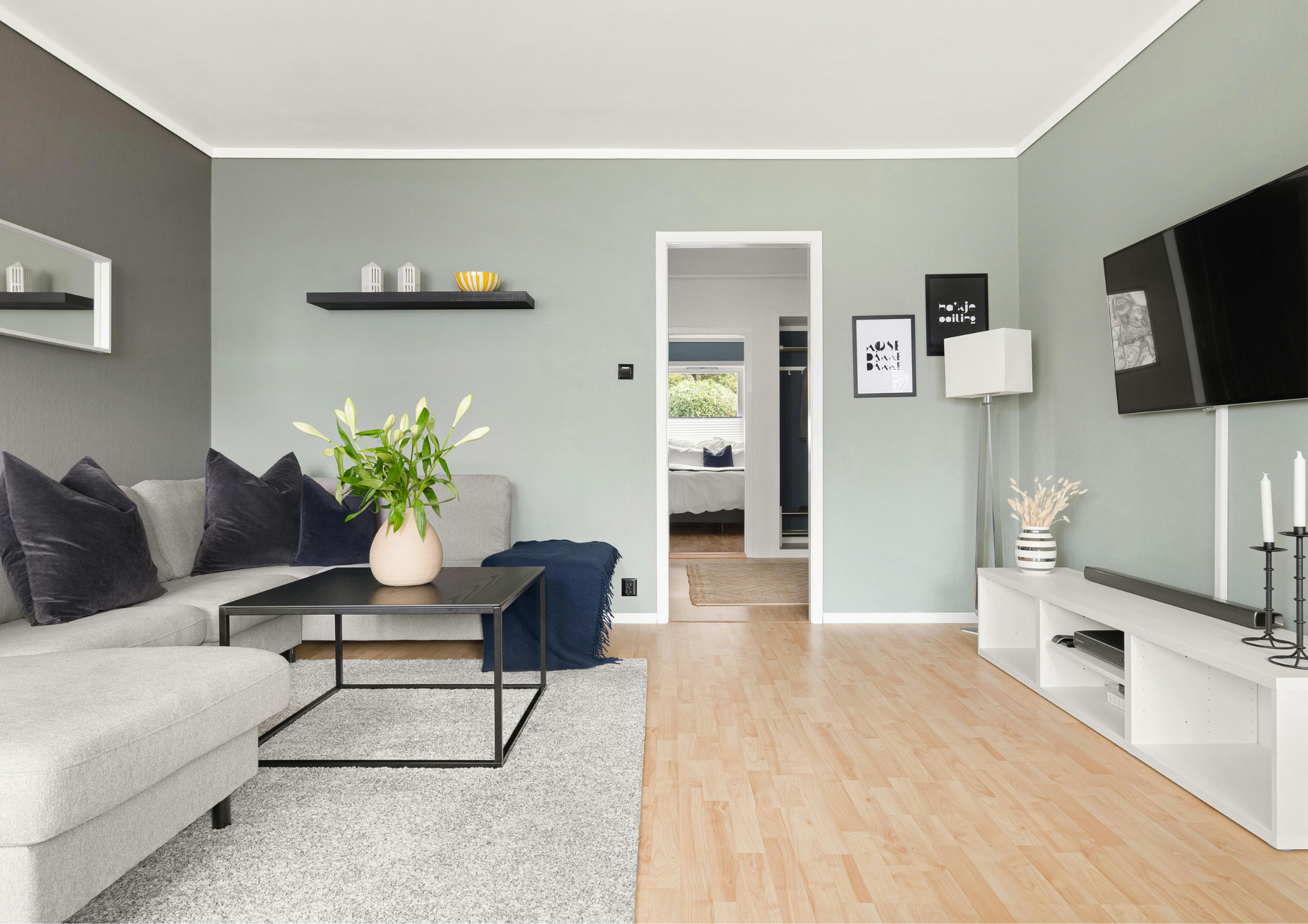 Black Closed Sign Landscape Poster - 2025-12-09T075201.147