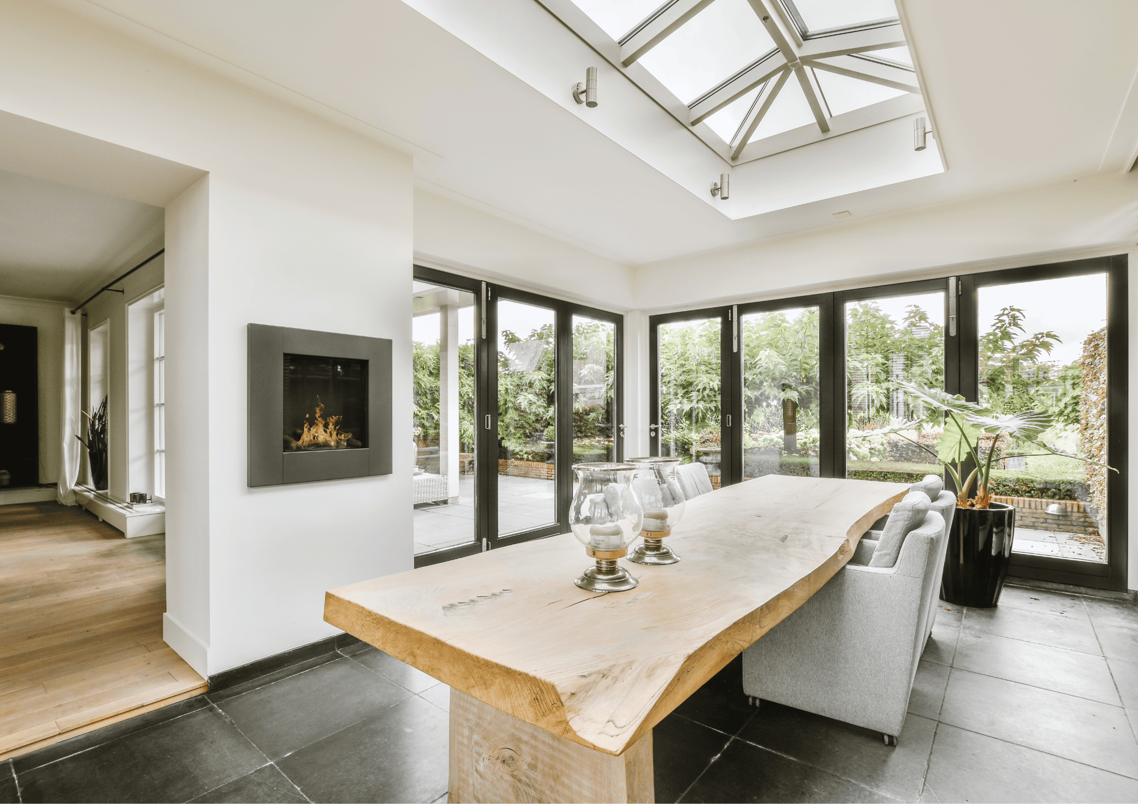 Black Closed Sign Landscape Poster (21) (1)