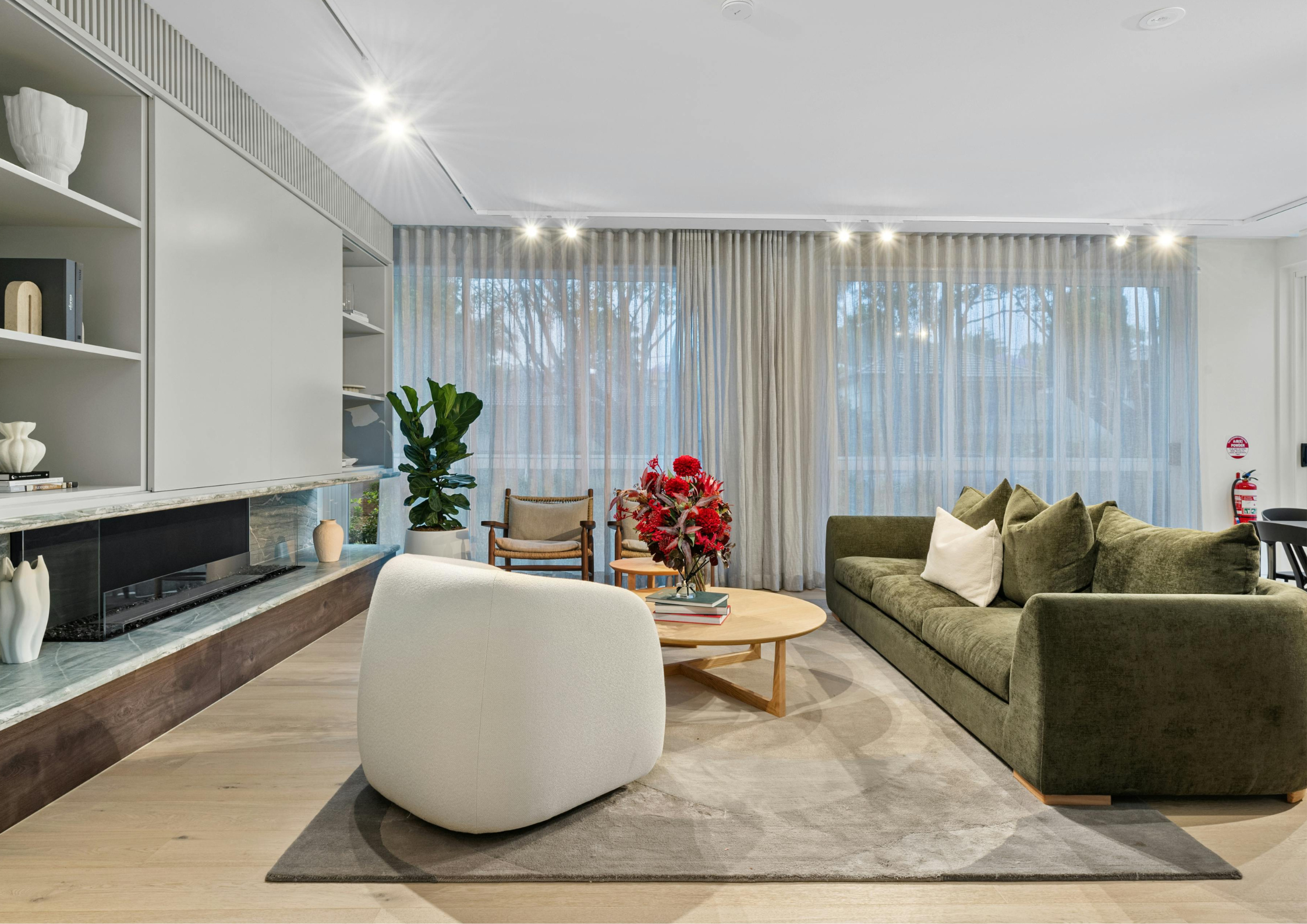 Black Closed Sign Landscape Poster (22)