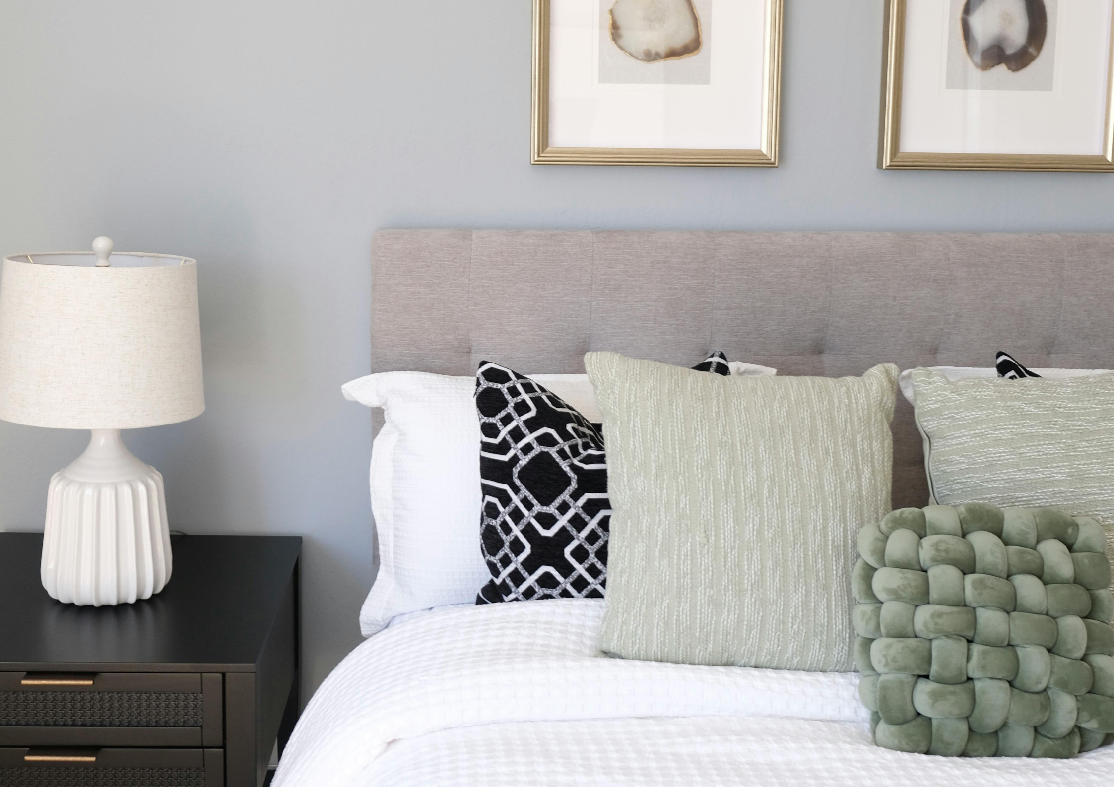 Black Closed Sign Landscape Poster (25)