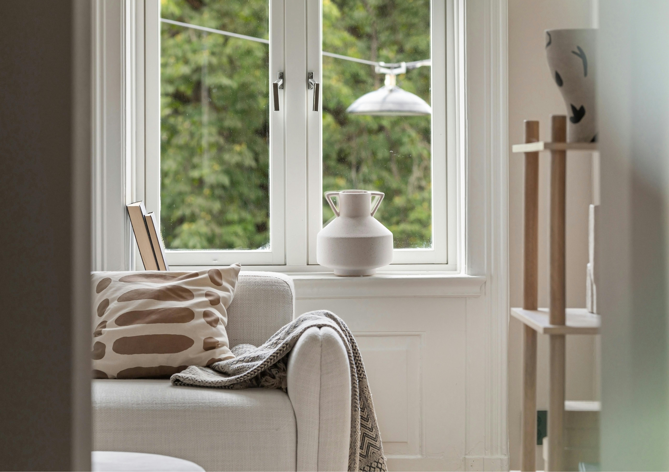 Black Closed Sign Landscape Poster (29)