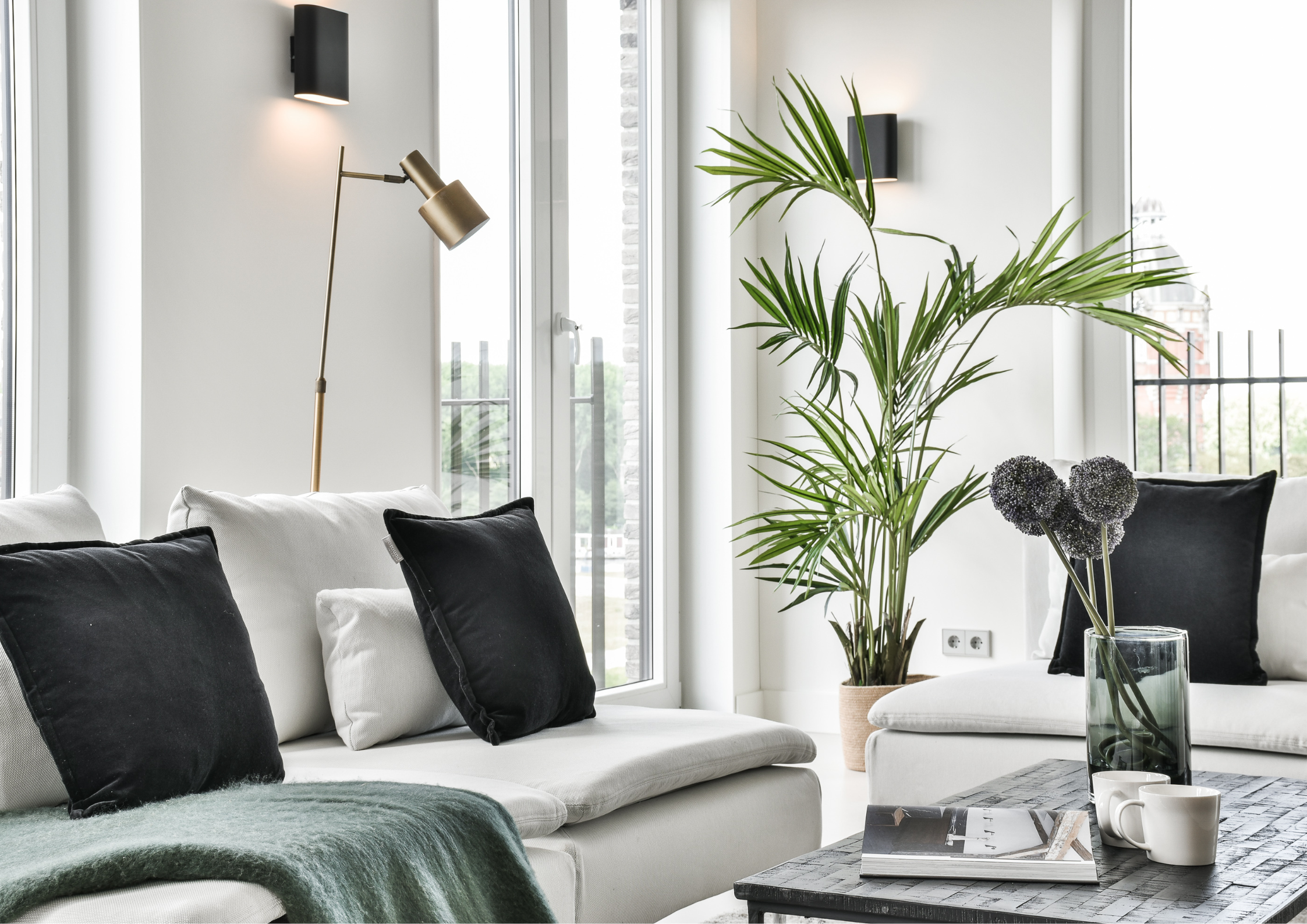 Black Closed Sign Landscape Poster (31)