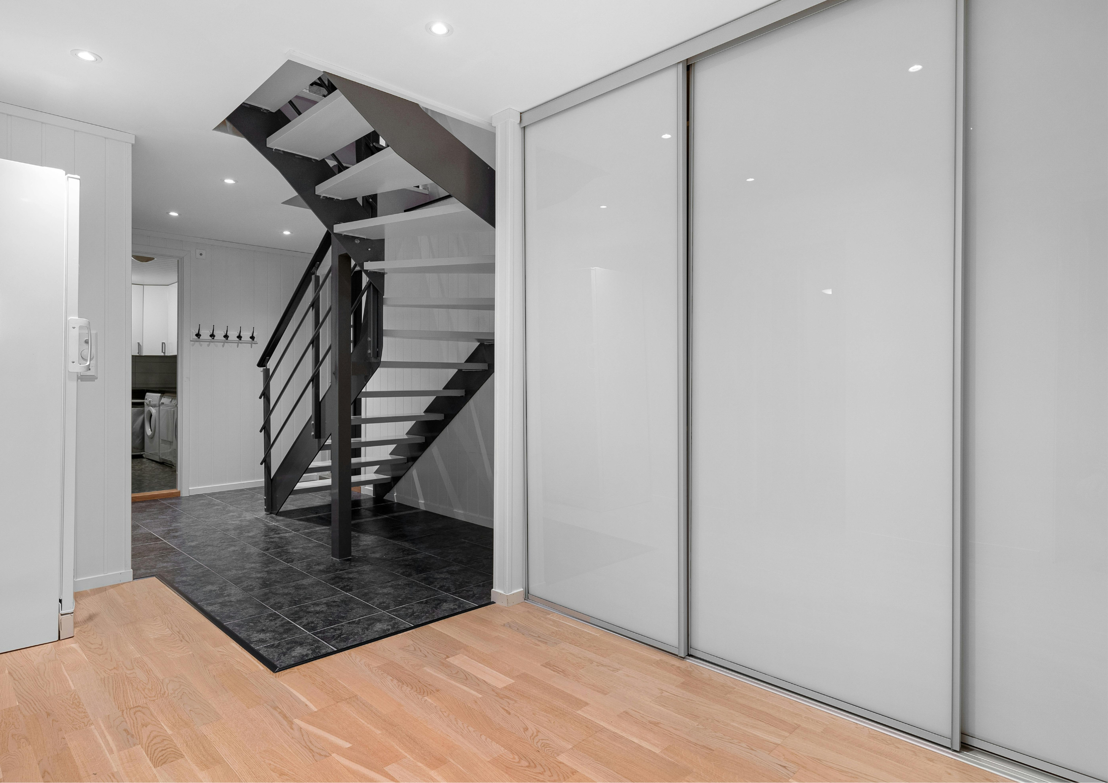 Black Closed Sign Landscape Poster (42)