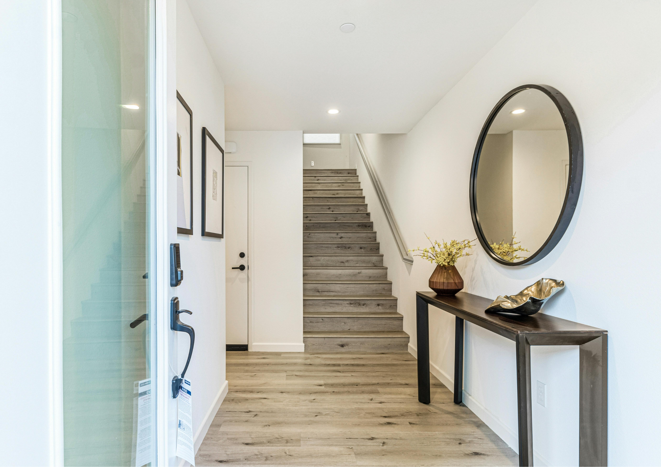 Black Closed Sign Landscape Poster (45)