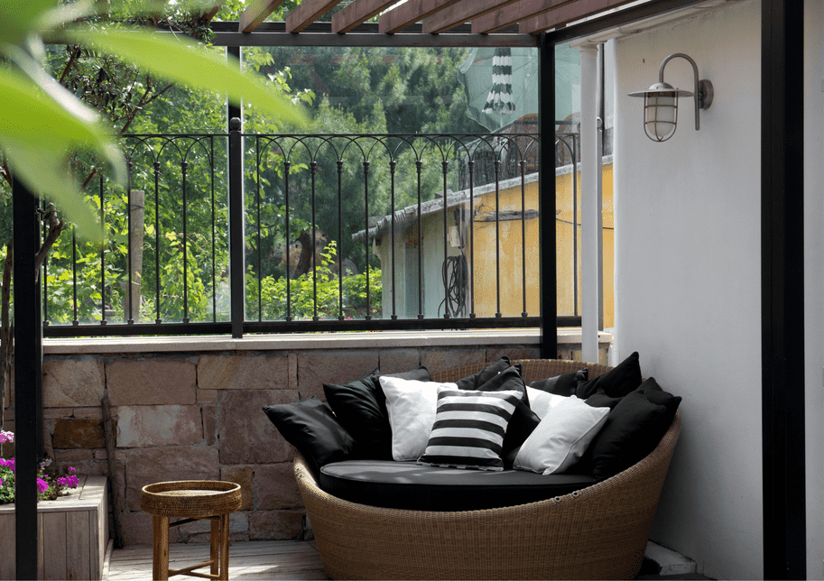 Black_Closed_Sign_Landscape_Poster_49_1_optimized_250