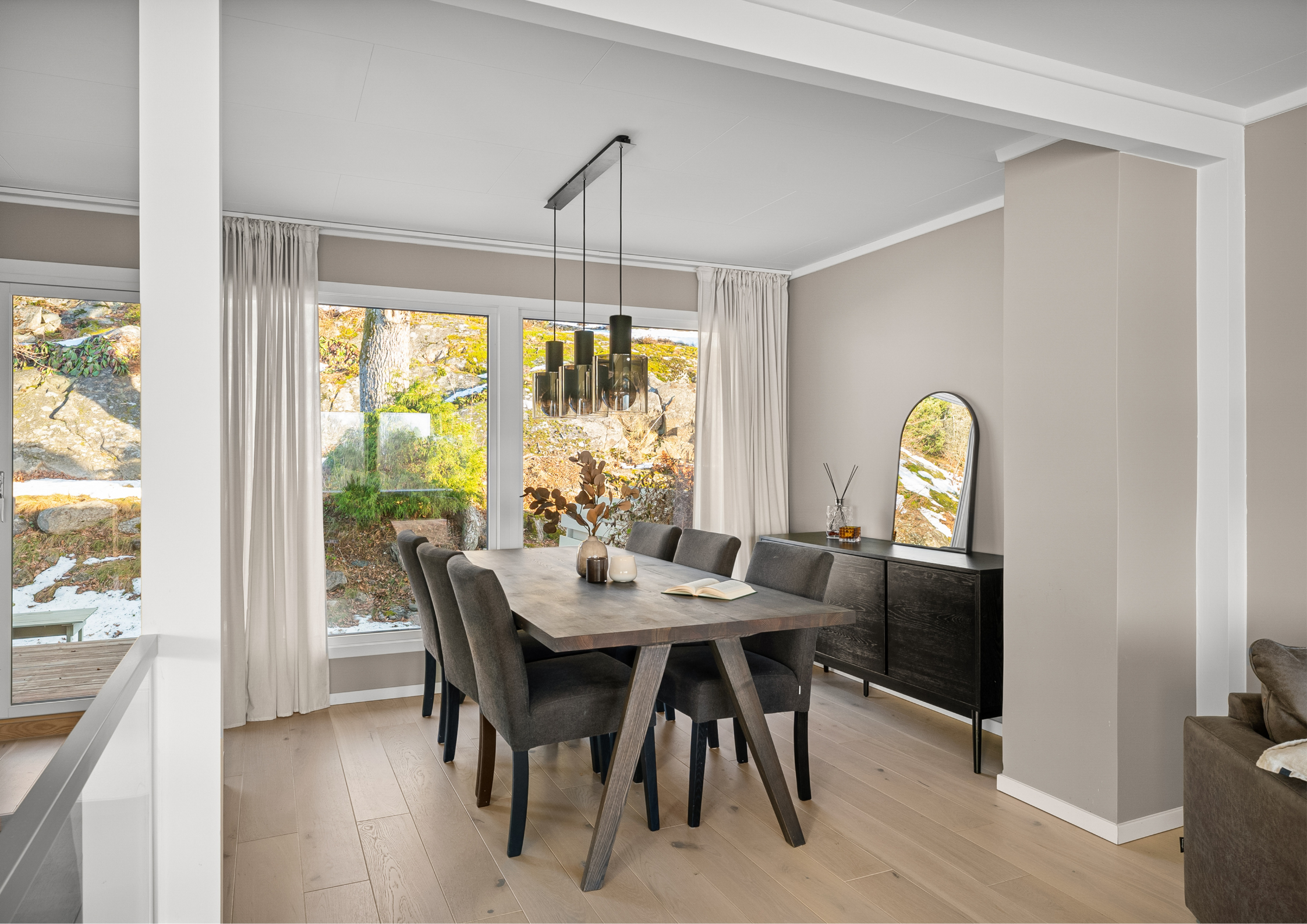 Black Closed Sign Landscape Poster (5)