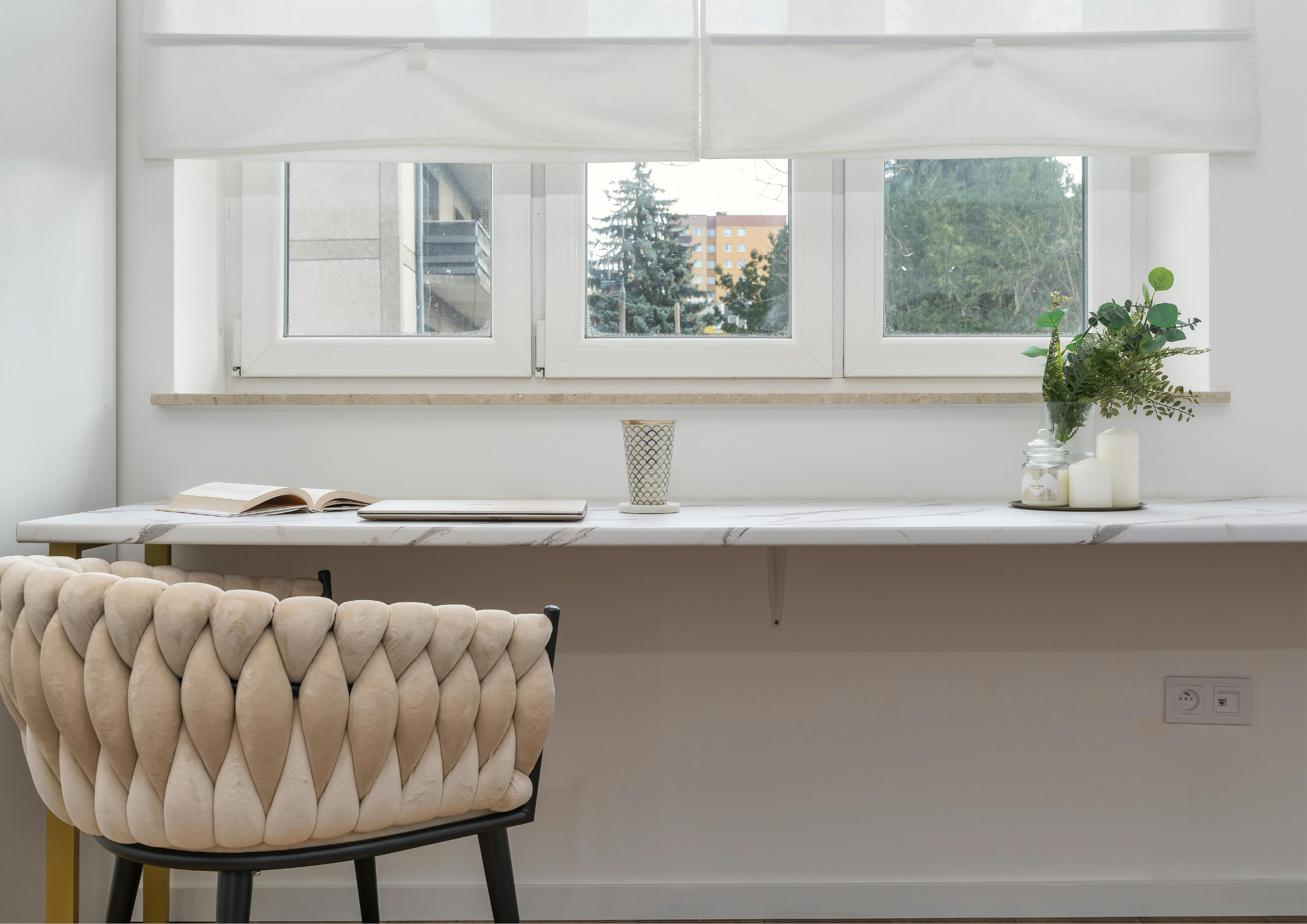 Black Closed Sign Landscape Poster (6)