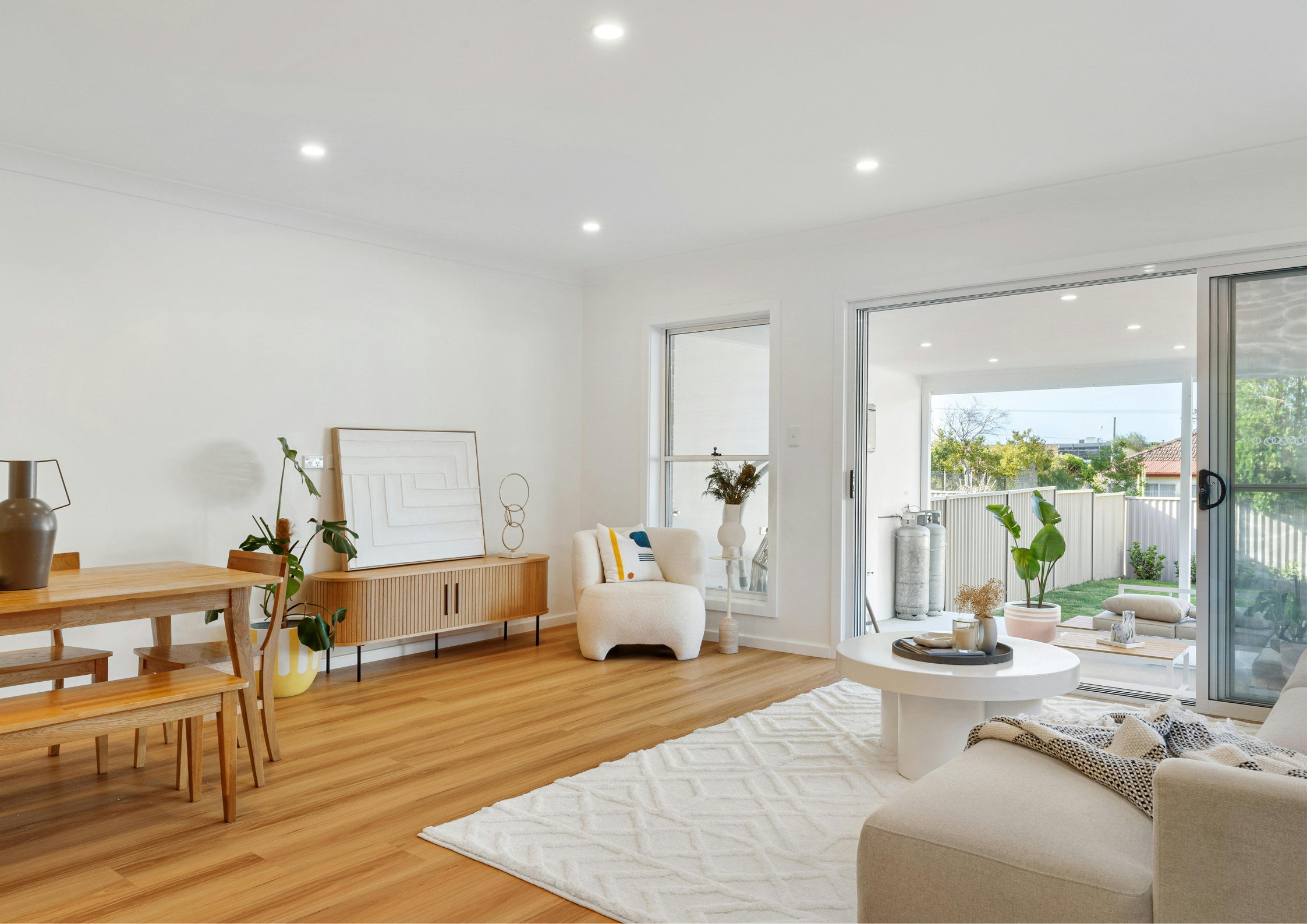 Black Closed Sign Landscape Poster (71)