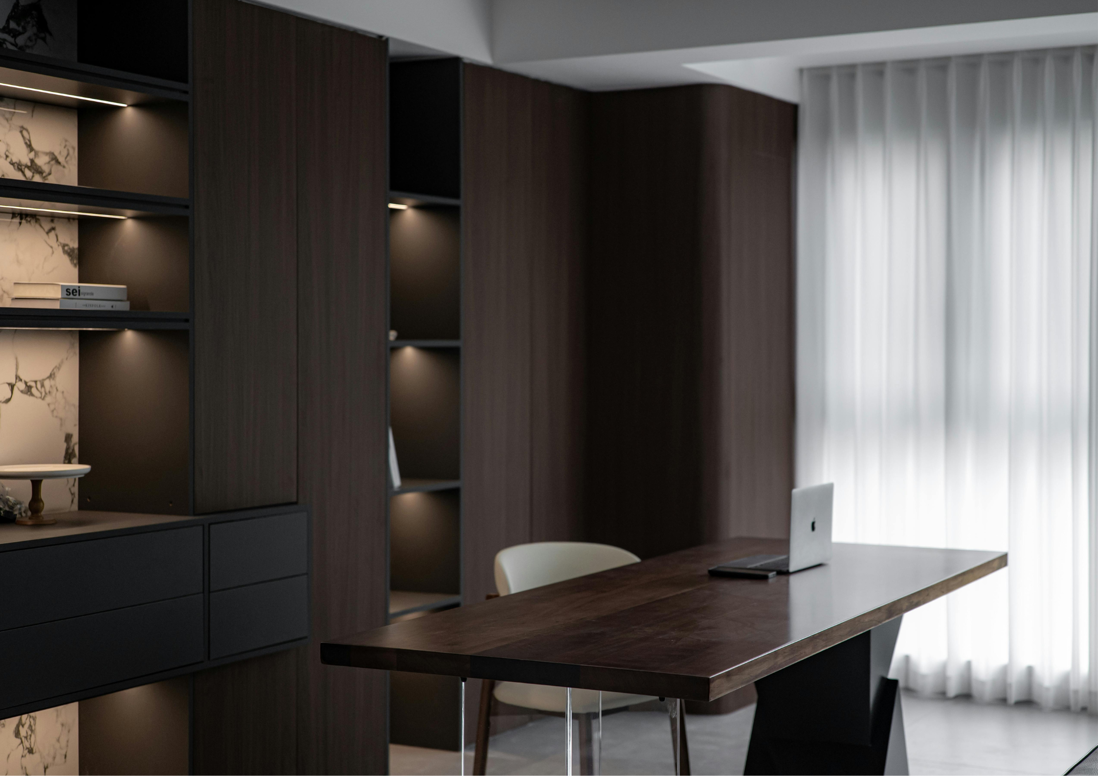 Black Closed Sign Landscape Poster (72)