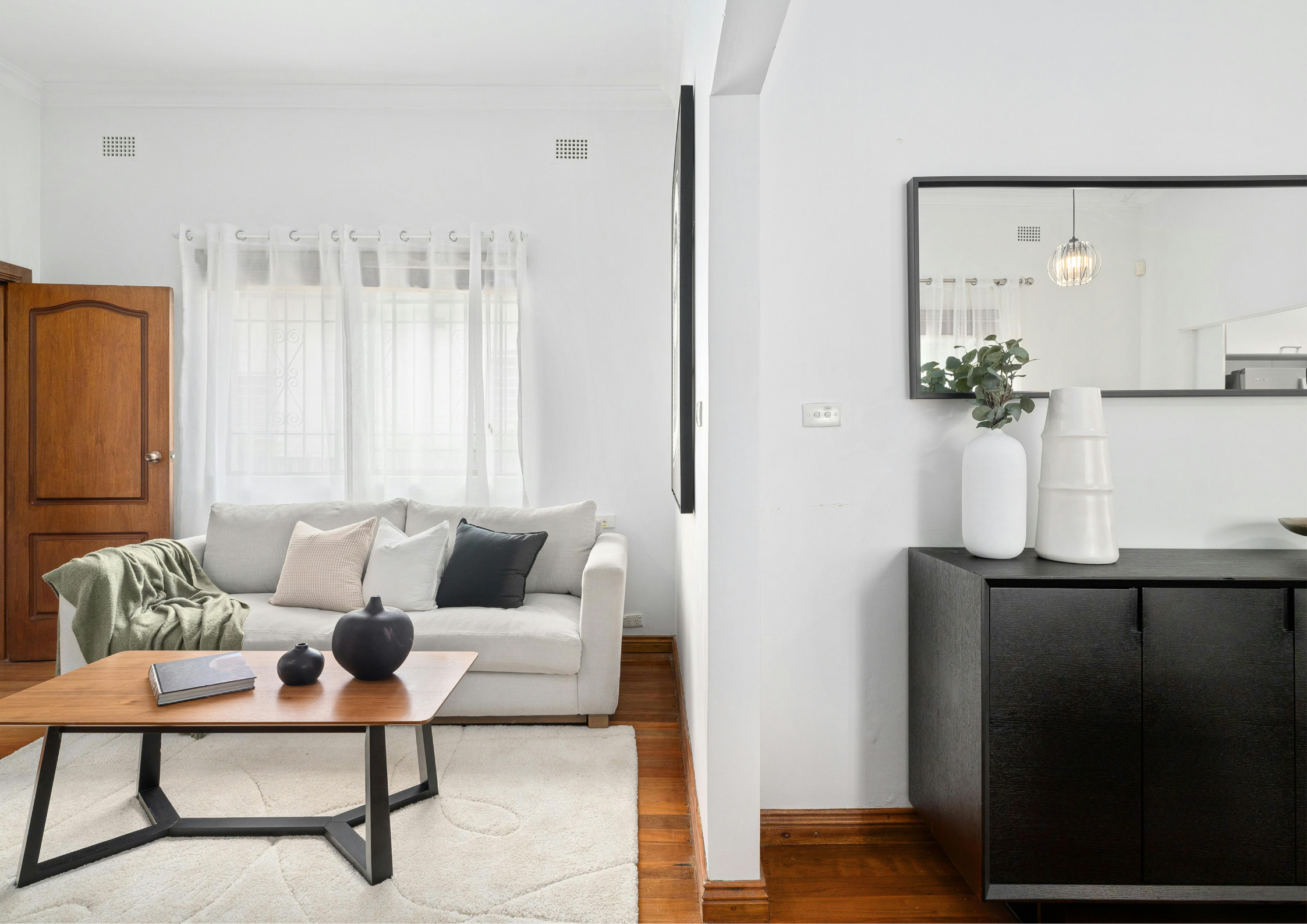 Black Closed Sign Landscape Poster (87)